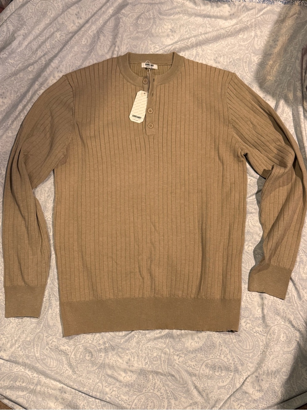 Women's Ribbed Henley Sweater in Camel